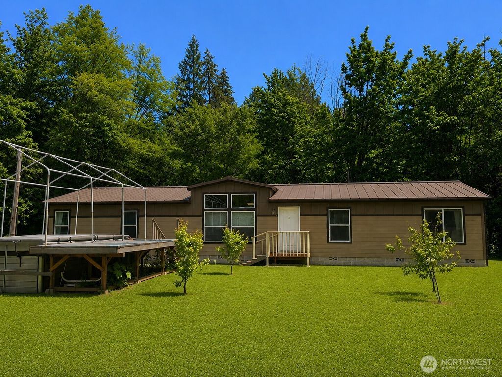 1611 E North Bay Road, Allyn, WA 98524