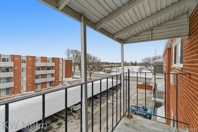 2925 W 13 Mile Road 405, Royal Oak, MI 48073