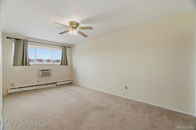 2925 W 13 Mile Road 405, Royal Oak, MI 48073