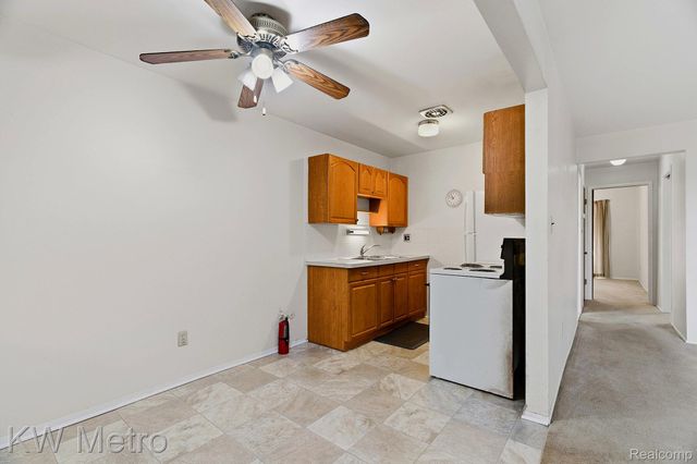 2925 W 13 Mile Road 405, Royal Oak, MI 48073