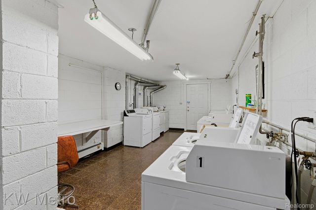 2925 W 13 Mile Road 405, Royal Oak, MI 48073