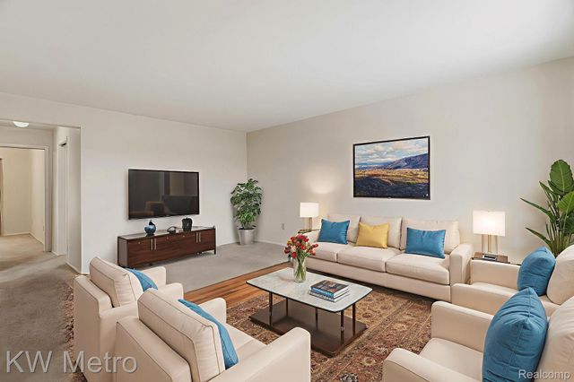 2925 W 13 Mile Road 405, Royal Oak, MI 48073