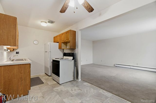 2925 W 13 Mile Road 405, Royal Oak, MI 48073