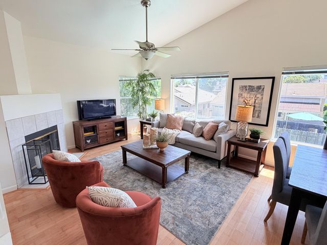 1513 alyssum Way, Roseville, CA 95747
