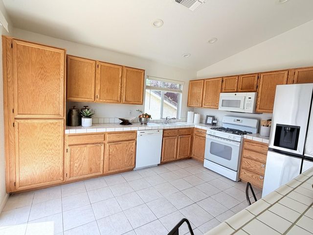 1513 alyssum Way, Roseville, CA 95747