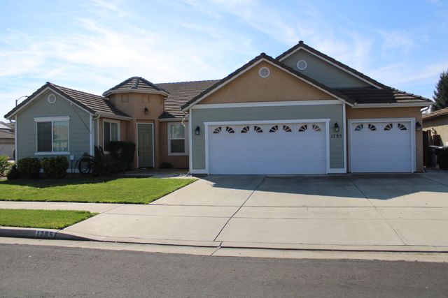1795 Bettinelli Court, Tulare, CA 93274