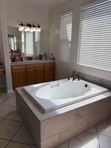 1795 Bettinelli Court, Tulare, CA 93274