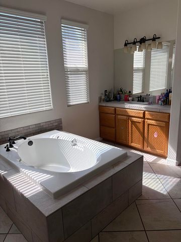 1795 Bettinelli Court, Tulare, CA 93274