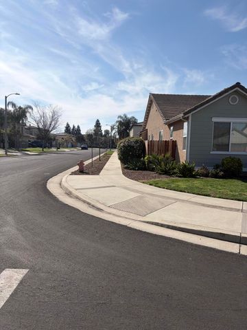 1795 Bettinelli Court, Tulare, CA 93274