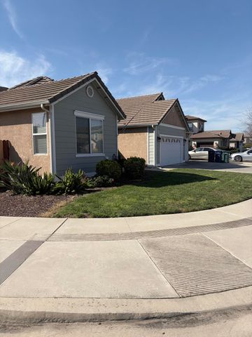 1795 Bettinelli Court, Tulare, CA 93274