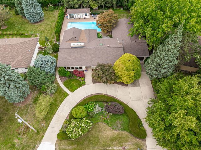 12 Meadowood Drive, Oak Brook, IL 60523