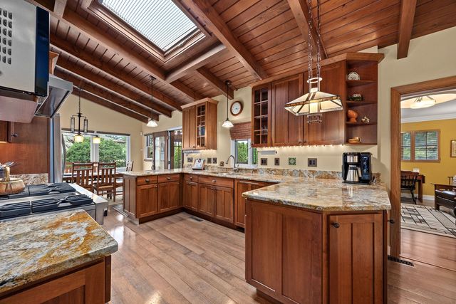 12 Meadowood Drive, Oak Brook, IL 60523