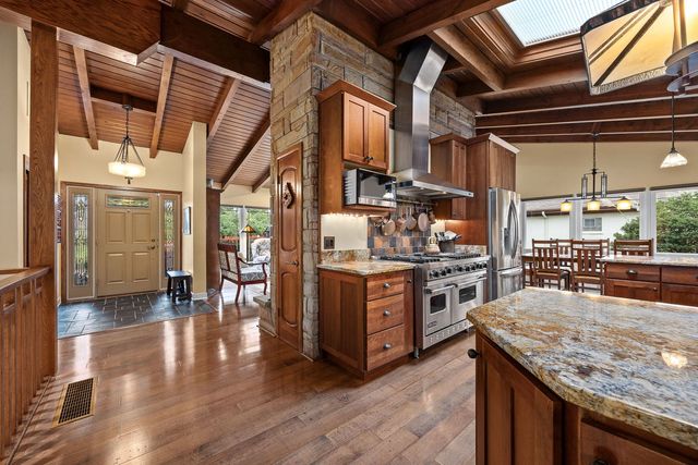 12 Meadowood Drive, Oak Brook, IL 60523