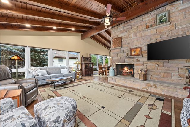 12 Meadowood Drive, Oak Brook, IL 60523