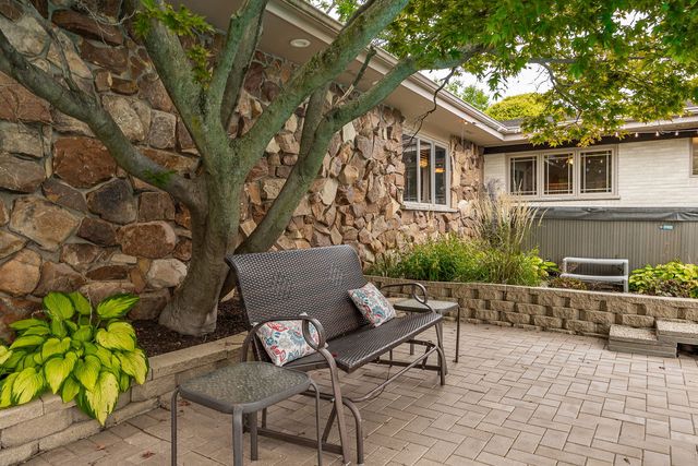 12 Meadowood Drive, Oak Brook, IL 60523