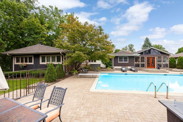 12 Meadowood Drive, Oak Brook, IL 60523