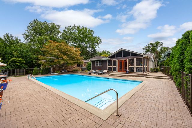 12 Meadowood Drive, Oak Brook, IL 60523