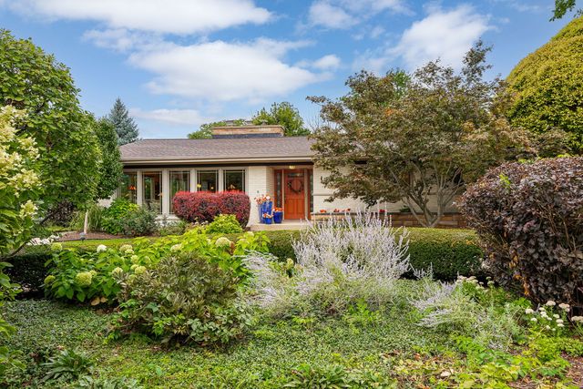 12 Meadowood Drive, Oak Brook, IL 60523