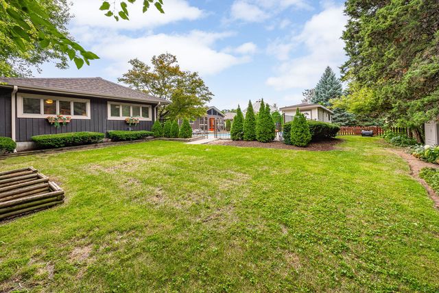 12 Meadowood Drive, Oak Brook, IL 60523