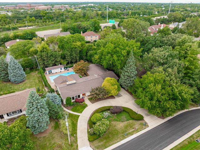 12 Meadowood Drive, Oak Brook, IL 60523