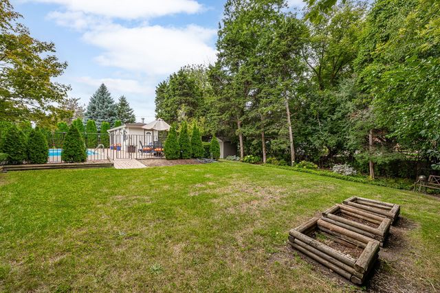 12 Meadowood Drive, Oak Brook, IL 60523