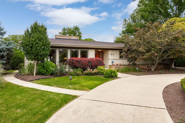 12 Meadowood Drive, Oak Brook, IL 60523