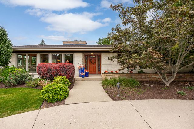 12 Meadowood Drive, Oak Brook, IL 60523
