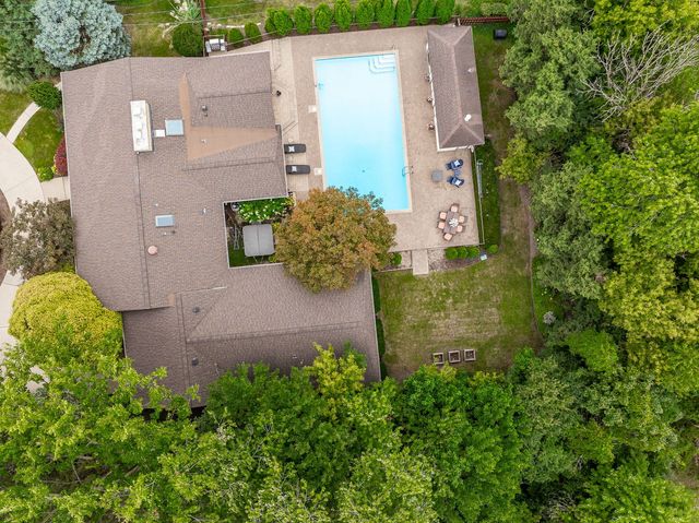 12 Meadowood Drive, Oak Brook, IL 60523