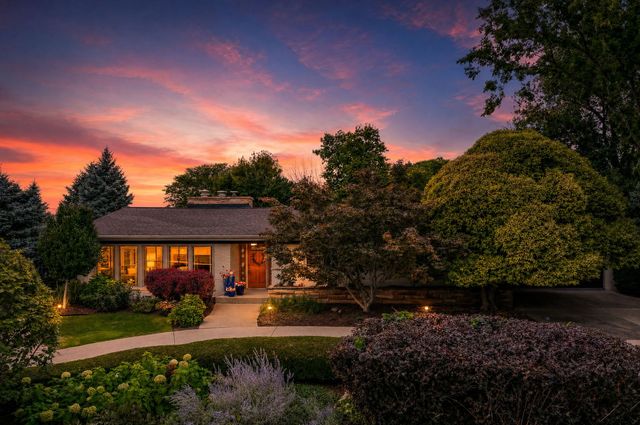 12 Meadowood Drive, Oak Brook, IL 60523