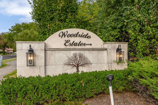 12 Meadowood Drive, Oak Brook, IL 60523