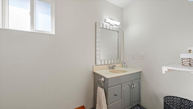 1012 Coach Ct., Grandview, WA 98930