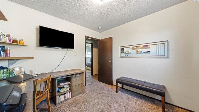 1012 Coach Ct., Grandview, WA 98930