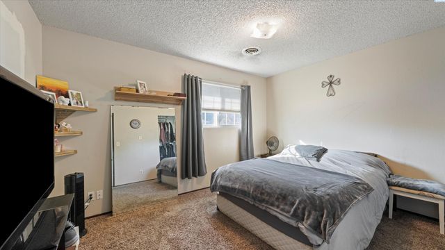 1012 Coach Ct., Grandview, WA 98930