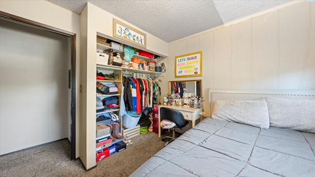 1012 Coach Ct., Grandview, WA 98930