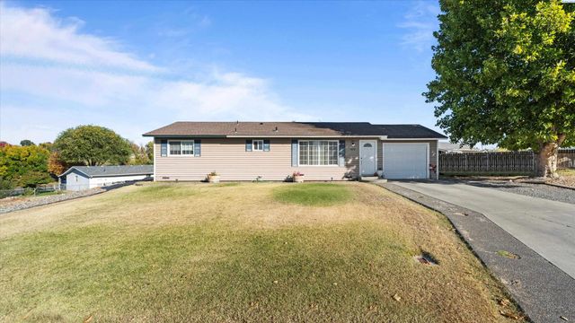 1012 Coach Ct., Grandview, WA 98930