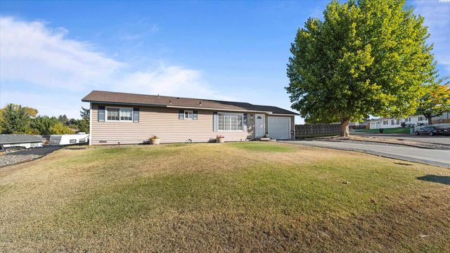 1012 Coach Ct., Grandview, WA 98930