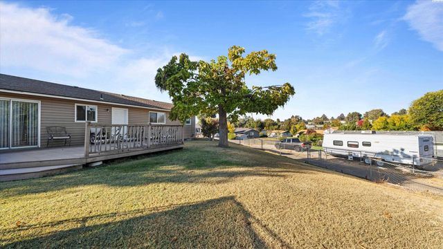 1012 Coach Ct., Grandview, WA 98930