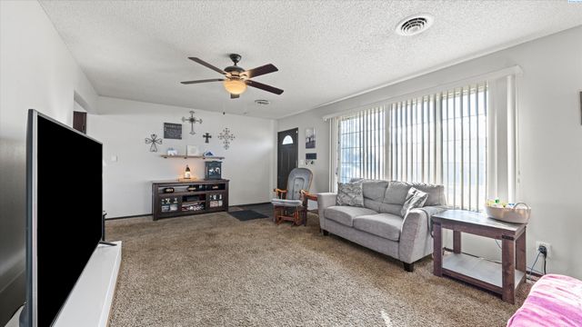 1012 Coach Ct., Grandview, WA 98930