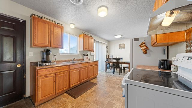 1012 Coach Ct., Grandview, WA 98930