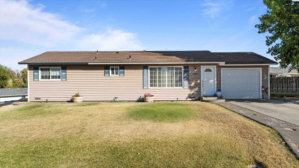 1012 Coach Ct., Grandview, WA 98930