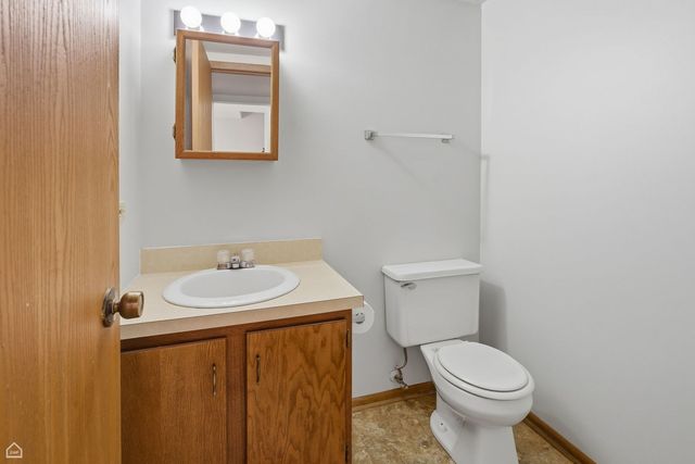 187 Uteg Street 206B, Crystal Lake, IL 60014