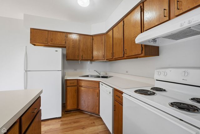 187 Uteg Street 206B, Crystal Lake, IL 60014
