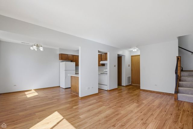187 Uteg Street 206B, Crystal Lake, IL 60014