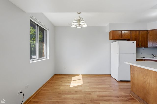 187 Uteg Street 206B, Crystal Lake, IL 60014