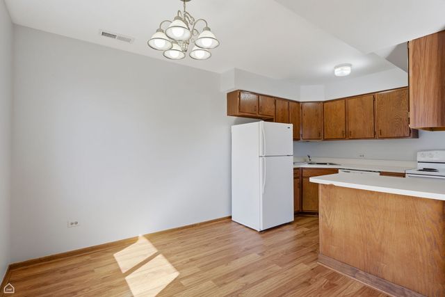 187 Uteg Street 206B, Crystal Lake, IL 60014
