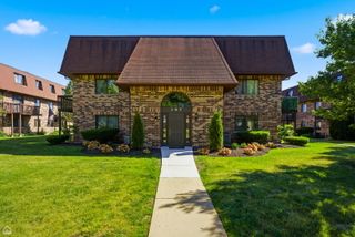187 Uteg Street 206B, Crystal Lake, IL 60014