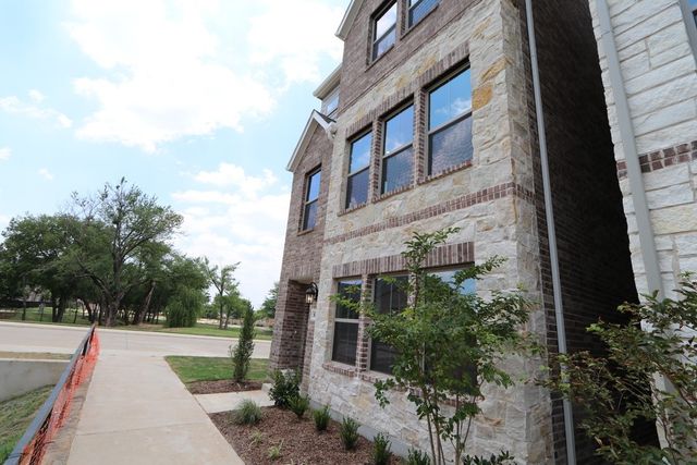 833 Tennessee Drive, Euless, TX 76040