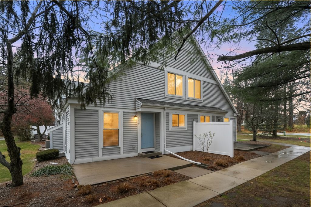 3490 Scots Pine Way 40, Portage, MI 49024