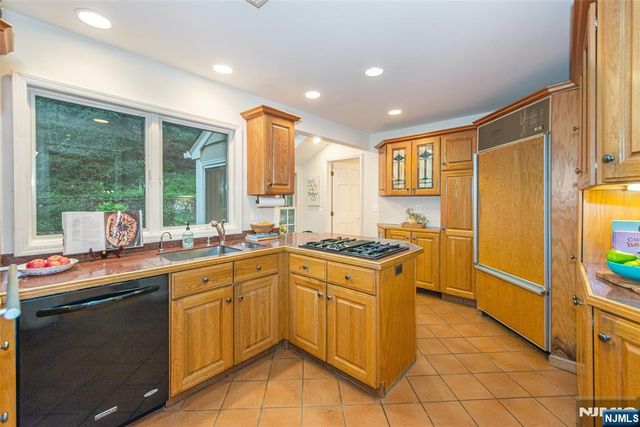 590 Highland Avenue, Montclair, NJ 07043