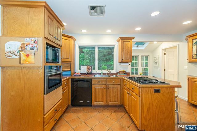 590 Highland Avenue, Montclair, NJ 07043